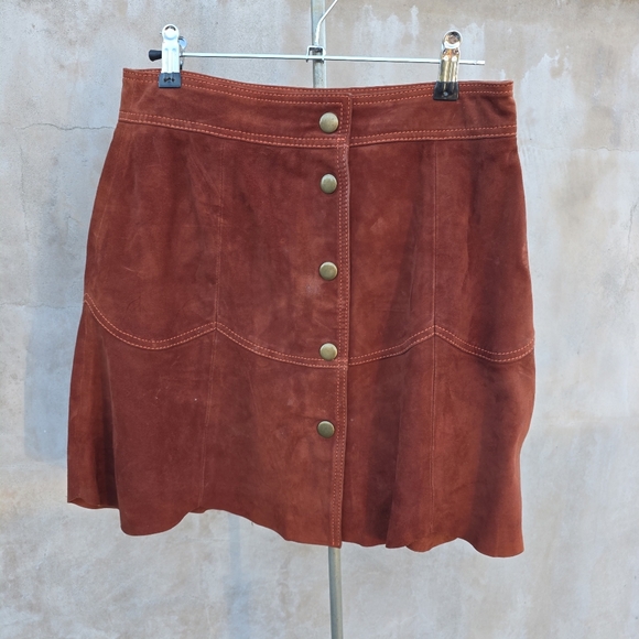 Nasty Gal rust brick colored suede skirt button front - Picture 9 of 10